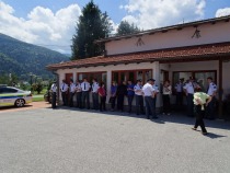 Pred uradnim nastopom zbiranje policistov v prijetni senci title=