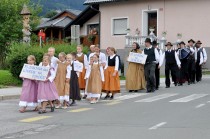 Folklorno skupino imamo tudi v osnovni šoli title=