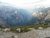 Planine, ki obkrožajo Zadnjico in spodnjo Trento title=