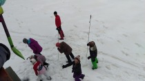 Uporaba lavinske opreme za iskanje v snežnem plazu title=