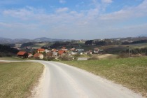 Ponikva, cerkev sv. Ožbolta in Slomškova rojstna hiša title=