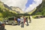Po gorski cesti iz Kalsa do Lucknerhaus (1920 m). Zadaj v megli naš jutrišnji cilj. title=
